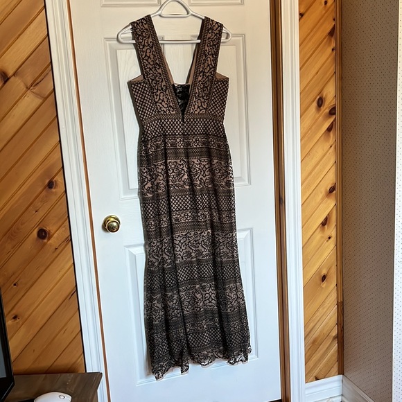 BCBG size 2 - Picture 2 of 4